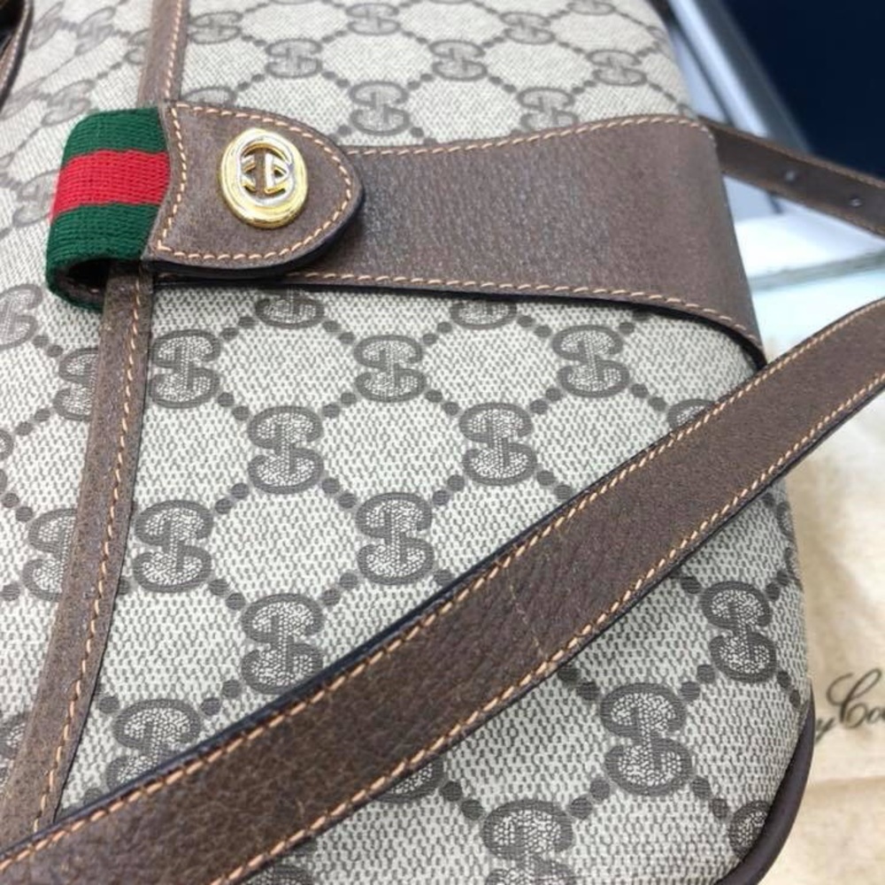 Authentic Gucci - Picture 3 of 4